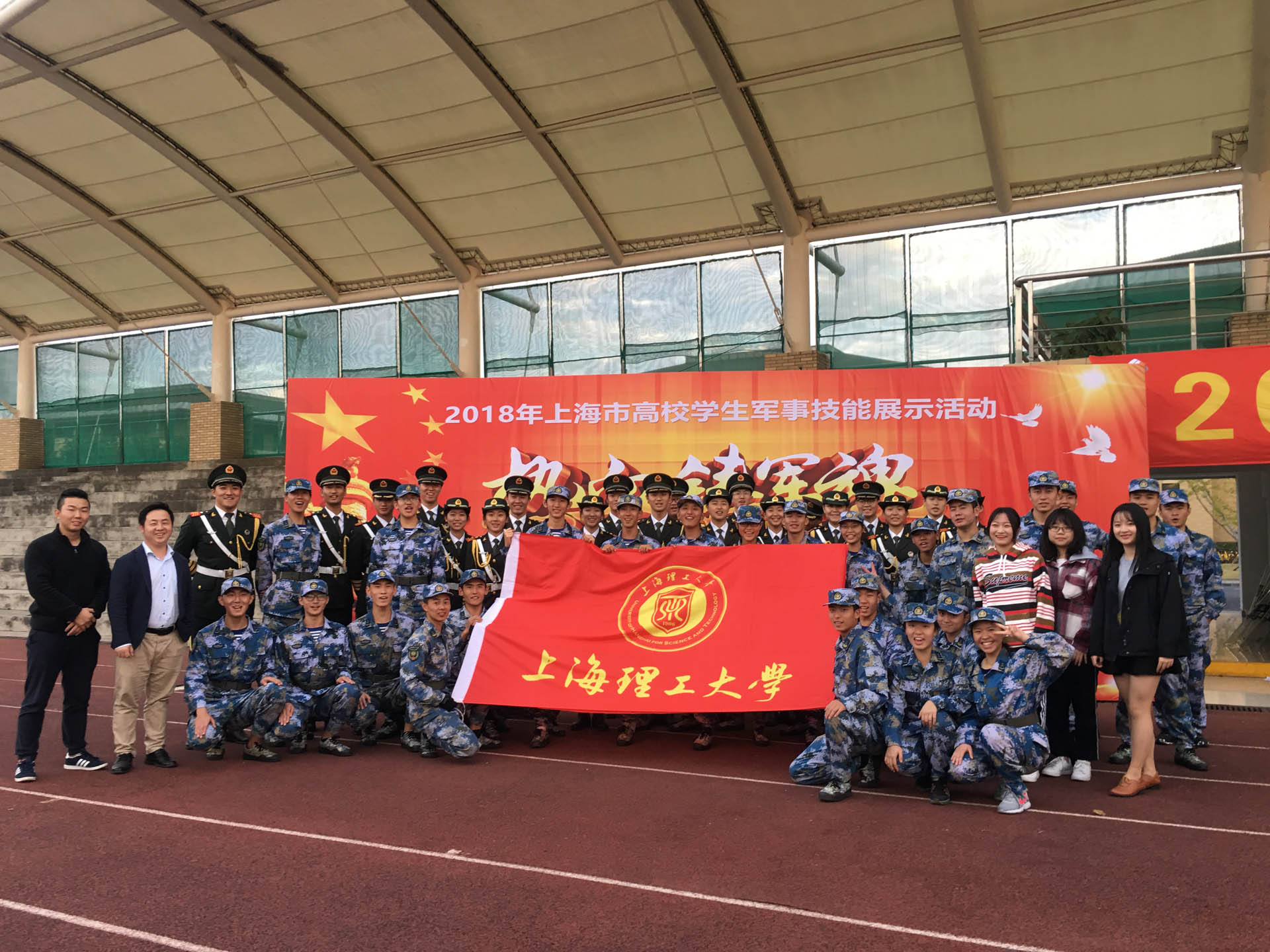 军旅团学生参加上海市高校学生军事技能展示活动.jpg